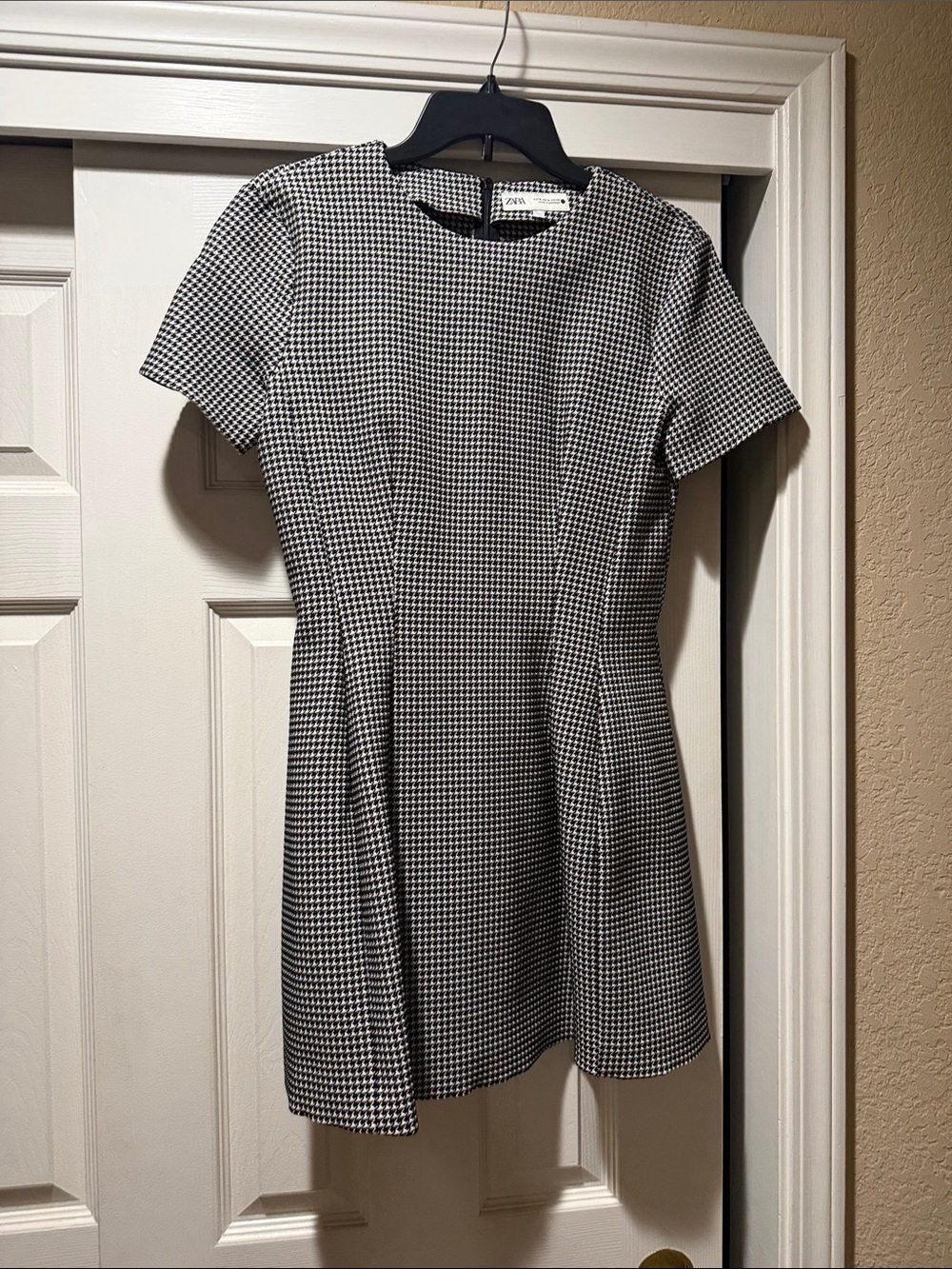 Zara Black and White Houndstooth Short Sleeve Dress